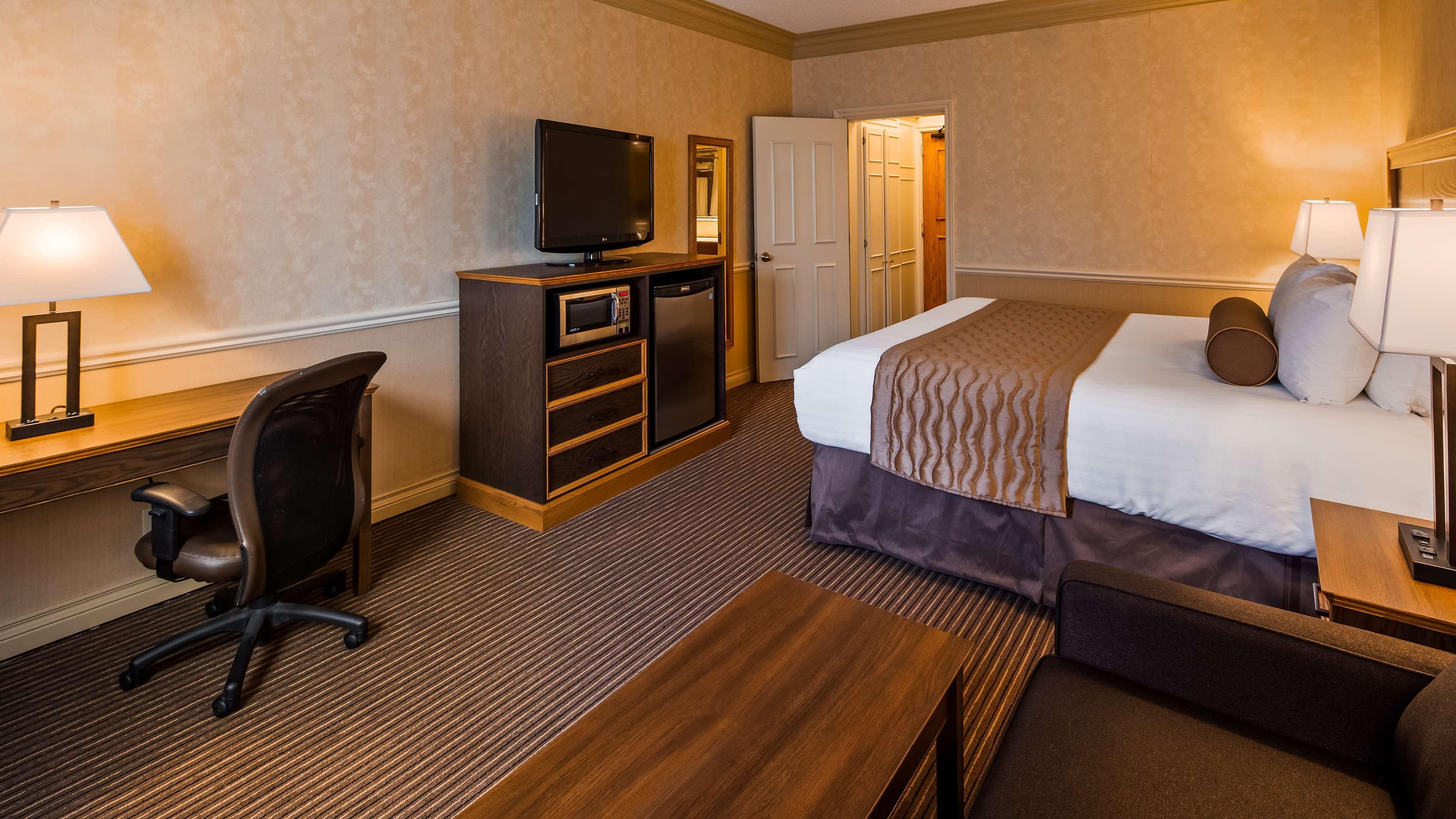 Best Western Parkway Inn & Conference Centre Cornwall Exterior photo