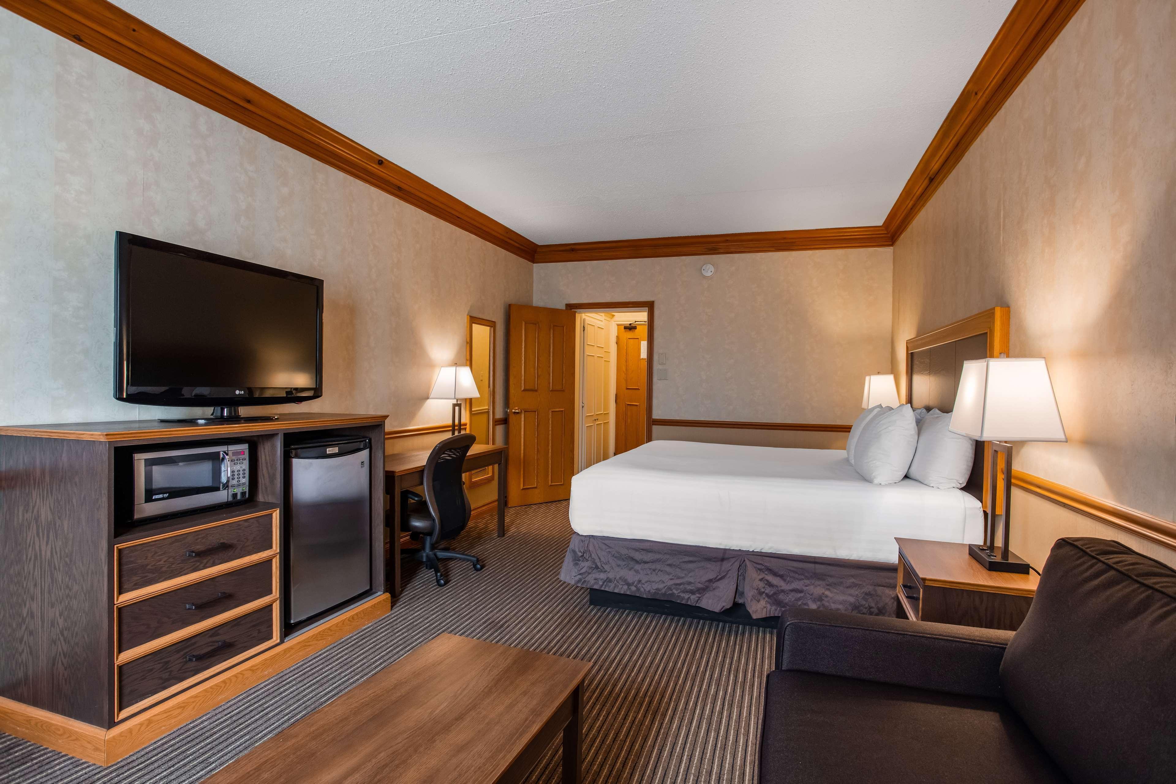 Best Western Parkway Inn & Conference Centre Cornwall Exterior photo