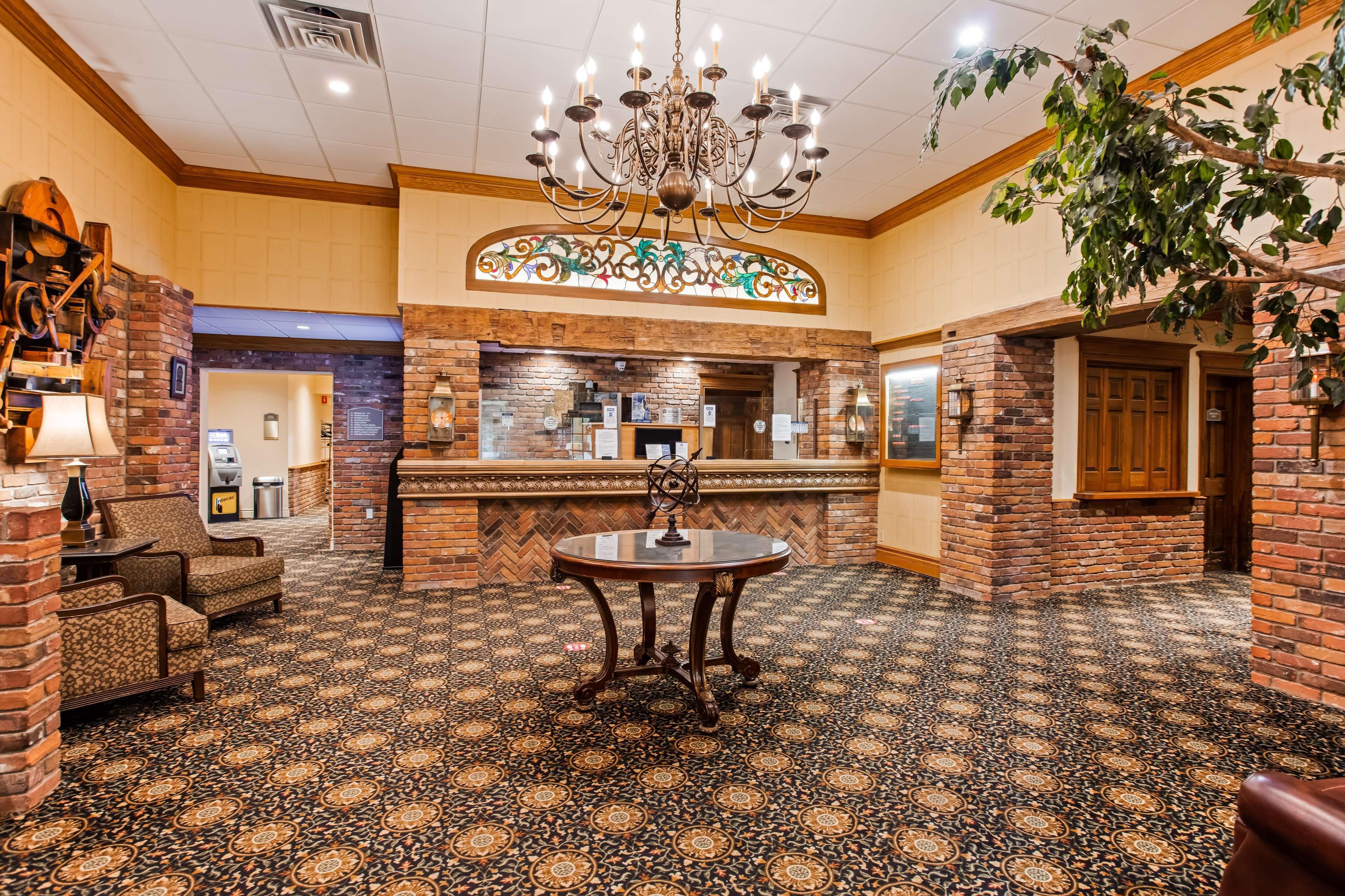 Best Western Parkway Inn & Conference Centre Cornwall Exterior photo