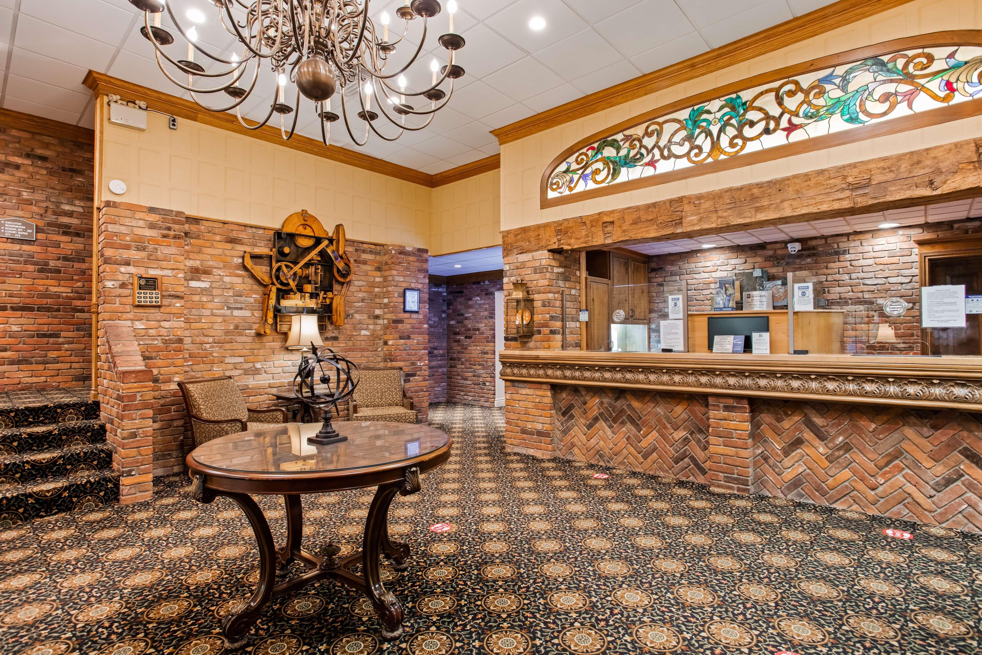 Best Western Parkway Inn & Conference Centre Cornwall Exterior photo