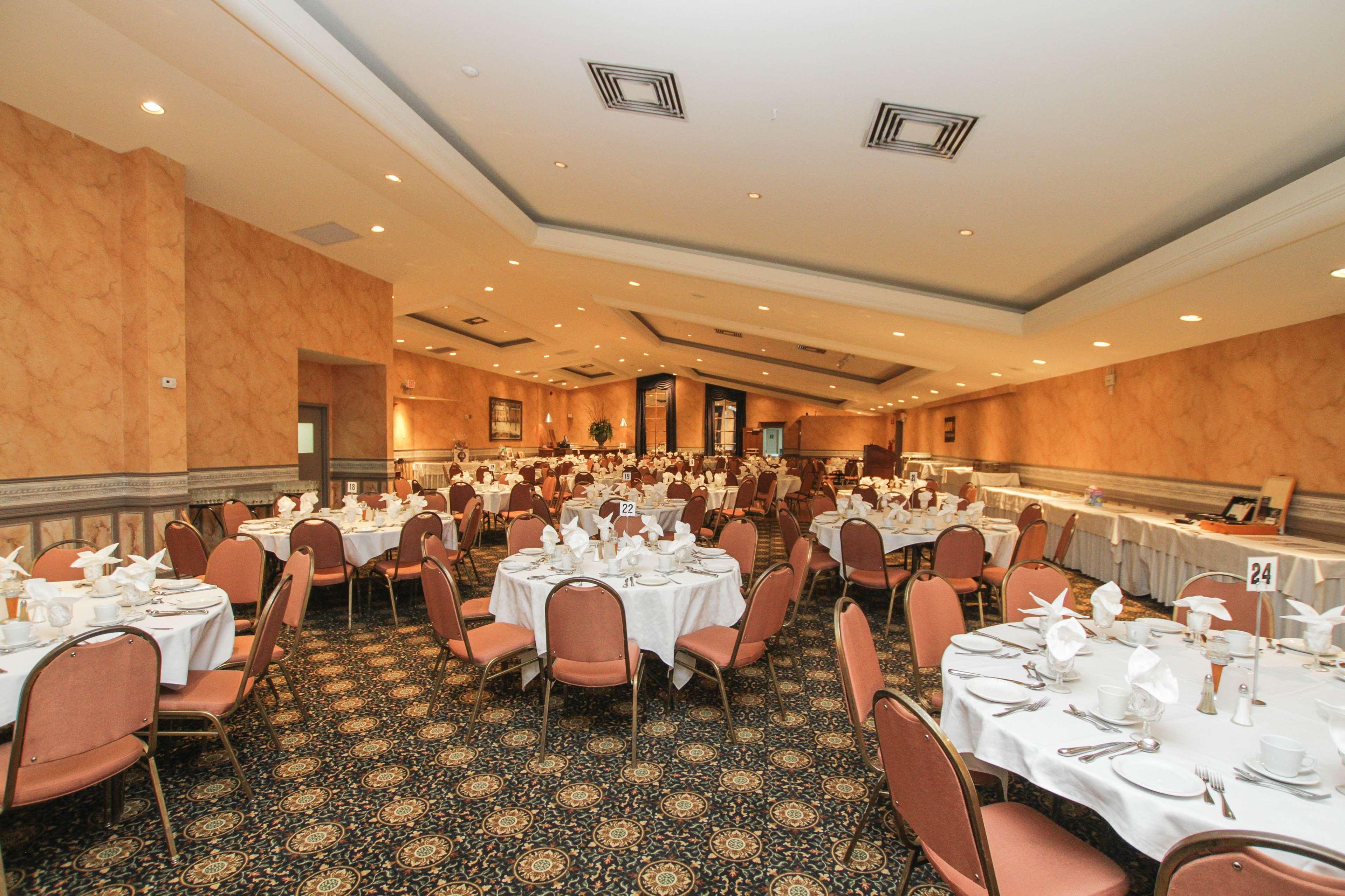 Best Western Parkway Inn & Conference Centre Cornwall Exterior photo