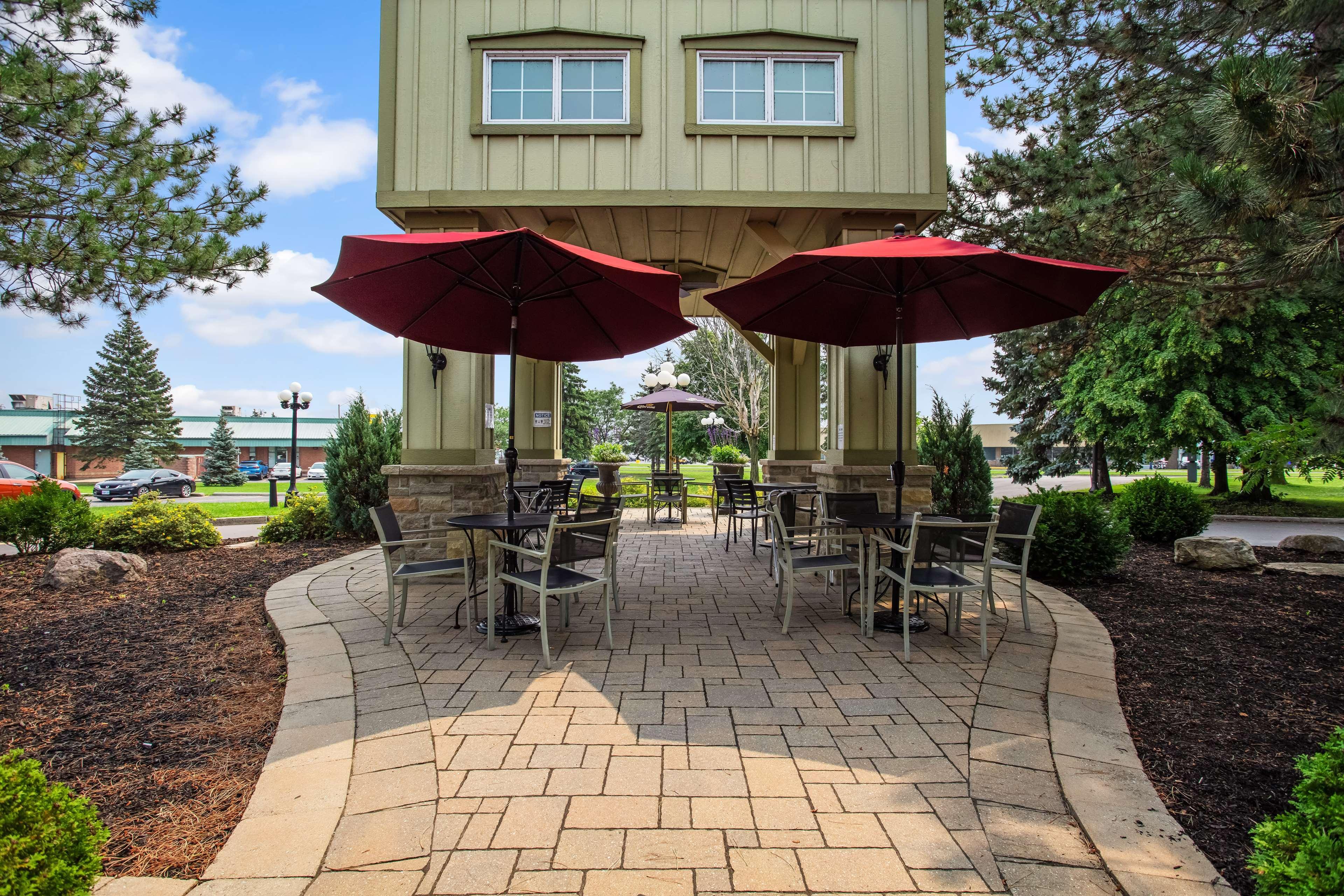 Best Western Parkway Inn & Conference Centre Cornwall Exterior photo